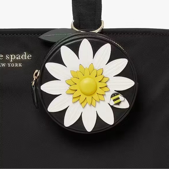 SOLD! KATE SPADE 3D DAISY COIN PURSE - Picture 2 of 10